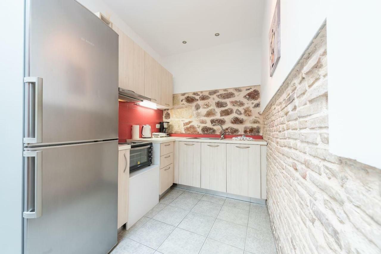 Apartamento Stone House Under Acropolis Atenas Exterior foto