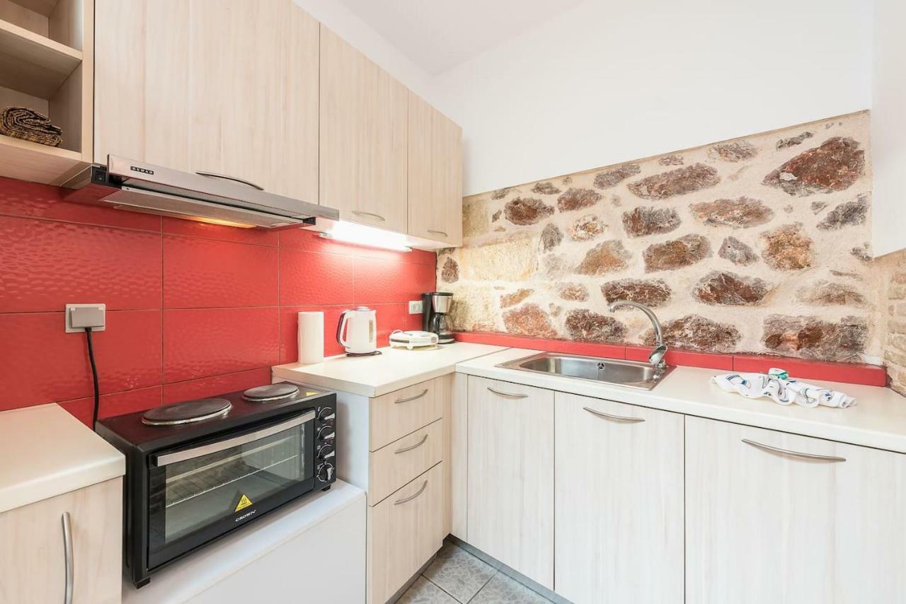 Apartamento Stone House Under Acropolis Atenas Exterior foto